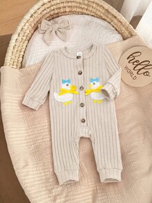 SHEIN 新生兒卡通鴨子刺繡設計蝴蝶結裝飾單排扣長袖居家連身衣 - 卡其色 - 查看 8