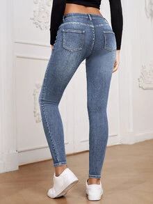 SHEIN Essnce 女款百搭辣妹風鈕扣口袋修身牛仔褲 - 藍色 - 查看 2