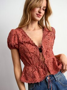 Willow Rêve قميص نسائي أنيق من قماش قابل للذوبان في الماء برباط أمامي للعطلات - بني - مشاهدة 4