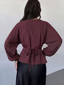 Firerie 女款新款極簡優雅浪漫休閒都市通勤時尚百搭深酒紅條紋圓領蝙蝠袖長袖收腰繫帶X型修身襯衫，教師穿搭，秋季穿著 - 彩色 - 查看 2