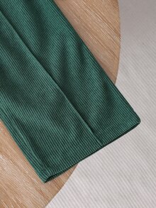 SHEIN 男童綠色與白色條紋極簡休閒風 Polo 領半拉鍊長袖套頭上衣搭配同款長褲套裝，適合戶外活動、居家休閒、日常運動穿著，整體設計簡約優雅，舒適時尚，秋冬新款，適用多季節與多場合 - 綠色 - 查看 3