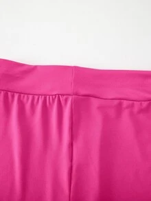 SHEIN 女童運動短褲套裝，荷葉邊露背設計，交叉背貼身短版背心，搭配緊身短褲修飾比例，適合舞蹈、健身、表演及其他場合，亦可作為日常戶外穿著的休閒女童套裝 - 玫紅色 - 查看 7