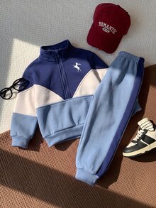 SHEIN 2件組兒童小男孩圖案對比色針織長袖套頭領口運動衫與秋冬長褲套裝，紅色運動套裝 - 彩色 - 查看 1