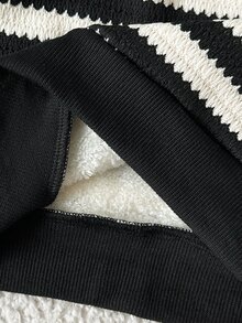 SHEIN 2件組女嬰黑白條紋抓絨內裡加厚花朵3D裝飾圓領長袖套頭上衣 + 毛茸茸休閒直筒長褲，可愛時尚保暖毛絨套裝，適合冬季日常穿著、上學、旅行、度假及各種場合 - 黑與白 - 查看 7