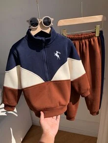 SHEIN 2pcs Kids Young Boy Pattern Contrast Color Knit Long Sleeve - Pullover Collar Sweatshirt & Autumn Winter Pants Set, Red Sweatshirt Set, Sports Outfit - Multicolor - View 7