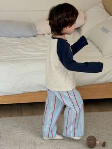 DAZY Baby Boy Letter Cartoon Print Raglan Long Sleeve Top And Pants Loungewear Set - Blue and White - View 2