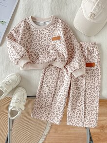 SHEIN 女童可愛休閒豹紋圓領長袖運動衫套裝 - 彩色 - 查看 5