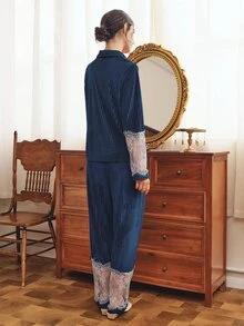 Côtesoire Elegant pyjamasset för kvinnor i mogen sydfransk stil, i sammet med ränder, spets och patchwork, med öppen front - Olivgrön - Visa 2