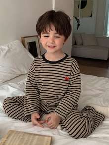 Dazy Kids 小男孩條紋長袖上衣與長褲休閒日常居家睡衣套裝 - 咖啡棕 - 查看 6