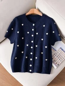 CosyJoli 大尺碼女款愛心刺繡圓領短袖單排扣休閒可愛仙氣針織開襟衫，米色，適合秋季正式場合、約會之夜、派對與冬季 - 藏蓝色 - 查看 5