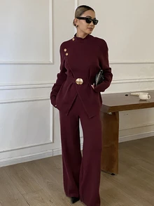 DAZY طقم نسائي من قطعتين محبوك ببلوزة ذات أكمام طويلة وبنطال مزين بزخارف معدنية - الأرجواني - مشاهدة 2