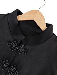 GlowEve CURVE Jaket Wanita Ukuran Besar Warna Polos Lengan Panjang dengan Kancing Katak, Longgar, Kasual, Cocok untuk Perjalanan Sehari-hari, Jalan-jalan, Gaya Jalanan, Pakaian Kantor, Liburan. - Hitam - View 3