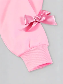 SHEIN 2件組女童甜酷風3D蝴蝶結裝飾白色上衣+黑色喇叭褲套裝，黑色上衣飾有多個粉色蝴蝶結，洋紅色喇叭褲時尚剪裁，整體風格偏向甜酷融合可愛與時尚，適合返校、外出、街頭穿搭 - 彩色 - 查看 5