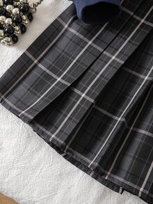 SHEIN ملابس خريفية للفتيات المراهقات، طقم علوي وتنورة قصيرة A-Line مخططة ومربعات، 2 قطعة/مجموعة، أسود وأبيض، علوي بياقة 2 في 1 - الأزرق - مشاهدة 7