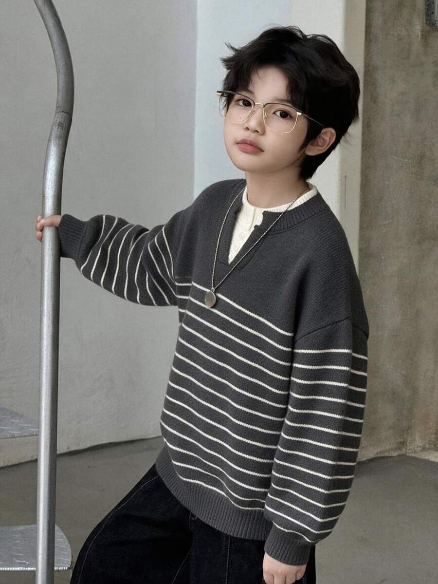 Dazy Kids 青少年男孩簡約條紋拼色長袖舒適毛衣 - 深灰色 - 查看 1