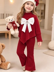 SHEIN Elladie kids 2件組女童甜酷風 3D大蝴蝶結裝飾 高領長袖不對稱下擺上衣，搭配同色荷葉邊喇叭褲，羅紋紋理布料，寬鬆版型，適合假期派對與外出，精緻吸睛，秋冬穿搭首選 - 酒紅色 - 查看 3