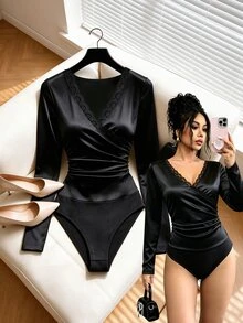 SHEIN Franclia Romantic Sexy Contrast Lace Trim V-Neck Bodysuit For Women, Suitable For Commute, Party And Business - Black - View 1