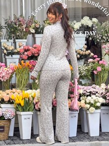GalTyme 大尺碼女款豹紋拉鍊前開長袖夾克與長褲休閒兩件套 - 淺灰色 - 查看 3