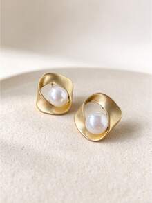 Livesso Women's Fashion Faux Pearl Decor Stud Earrings - Gold - View 4