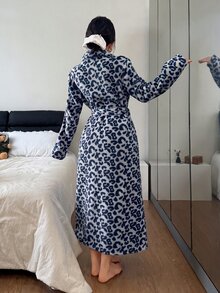 Napfluff 女款休閒豹紋提花抓絨長版睡袍，大翻領、繫腰外套，秋冬豹紋睡袍豹紋睡衣 - 藍色 - 查看 2