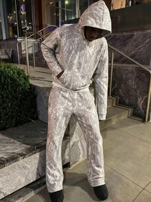 SHEIN 青少年男孩全印花連帽衛衣與運動長褲休閒日常套裝 - 彩色 - 查看 7