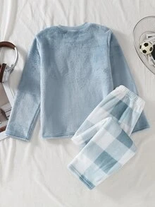 SHEIN 秋冬男童居家服 日式簡約風格 仿羊羔絨加厚法蘭絨睡衣 2件套，圓領足球刺繡長袖上衣與格紋加厚長褲，寬鬆舒適，適合戶外穿著與居家睡衣 - 淺藍色 - 查看 3