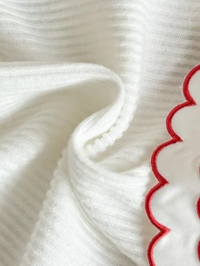 SHEIN Vintaside Kids 新生兒草莓刺繡荷葉邊長袖上衣搭配紅色長褲 2 件套，女嬰高級時尚休閒套裝，適合秋冬、初冬，適用於日常穿著、外出、家庭聚會、節日拍照、滿月、百日慶祝及拍照拍攝 - 紅色 - 查看 8
