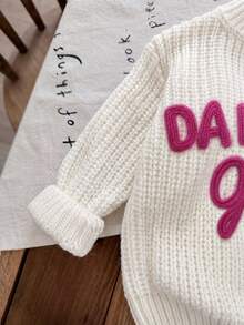 SHEIN Baby Girl Contrast Color Embroidered Letter Pattern Drop Shoulder Thick Textured Pullover Sweater Suitable For Winter - Beige - View 5