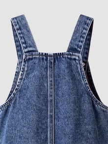 Genkimix Kids 女嬰牛仔連身褲，四季新款，可愛俏皮設計，復古牛仔中藍色，胸前 3D 大蝴蝶結配紅色櫻桃刺繡圖案，時尚寬鬆直筒版型，柔軟舒適面料，百搭風格適合度假與各種場合，四季新款女嬰牛仔連身褲 - 中等水洗藍 - 查看 4
