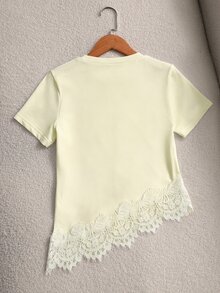 SHEIN 青少年女孩純白色圓領修身短袖T恤，波浪睫毛蕾絲下擺，不對稱斜裁，修飾腰線 - 黃色 - 查看 2