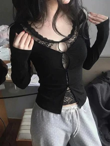 DAZY 女款蕾絲二合一長袖上衣，V領、扭轉腰部、不對稱下擺、拇指孔袖口，底層穿搭 - 黑色 - 查看 3
