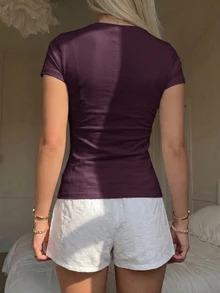 CovetEZ 休閒極簡性感露肩 95% 深紫色純棉短袖 T-shirt，適合春夏穿著，春夏穿搭 - 紫色 - 查看 2