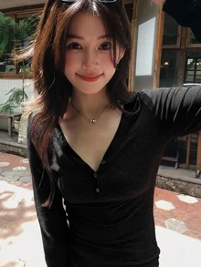 DAZY 女款V領長袖純色韓風T恤 - 黑色 - 查看 5