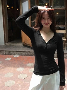 DAZY 女款V領長袖純色韓風T恤 - 黑色 - 查看 7