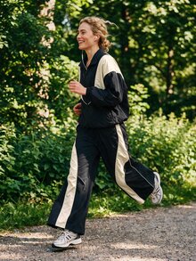 WanderVale Women's Zipper Long Sleeve Jacket And Colorblock Long Pants Sports Set - Black - View 6