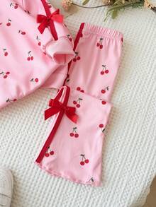 SHEIN LMoss Kids 女嬰櫻桃印花蝴蝶結裝飾運動衫與喇叭褲套裝 - 淺粉色 - 查看 4