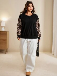 Edennvi Plus Size Women's New Fashion Autumn/Winter Minimalist Crew Neck Textured Fabric Sleeve Patchwork Leopard Print Casual Sweatshirt - Black - View 4