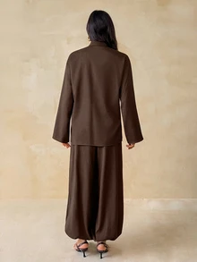 SHEIN Tall طقم نسائي من قطعتين من الكتان الفضفاض بأسلوب صيني جديد، ملابس علوية بأزرار + بنطال فانوس - بني - مشاهدة 2