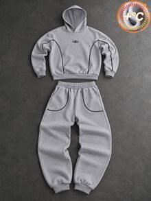 SHEIN 2件組男孩連帽衛衣與運動長褲套裝，初秋新品，返校必備，高端灰色極簡街頭風，長袖套頭連帽衫搭配抽繩收口運動長褲，經典深色十字花紋，休閒日常穿著，適合前青春期男孩的校園與街頭時尚旅行穿搭 - 灰色 - 查看 4
