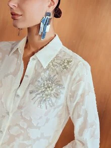MOTF PREMIUM 女款重工刺繡貼花墊肩長袖襯衫，秋冬款 - 杏色 - 查看 2