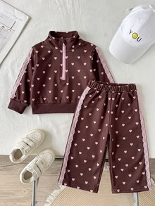 SHEIN 2件組 春/秋季女嬰運動休閒甜美套裝，愛心印花前襟半拉鍊立領長袖運動衫搭配同材質寬鬆休閒寬腿褲，適合日常外出、上學及各種場合 - 棕色 - 查看 3