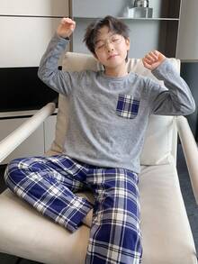 兒童青少年男孩休閒極簡風兩件套，拼色貼袋圓領長袖軟針織套頭上衣搭配鬆緊腰經典格紋長褲睡衣 - 藍色 - 查看 5