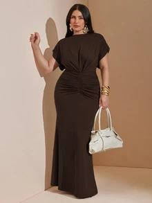 SHEIN BAE CURVE 大尺碼女款純色百褶優雅收腰派對洋裝 - 咖啡棕 - 查看 1