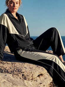 WanderVale Women's Zipper Long Sleeve Jacket And Colorblock Long Pants Sports Set - Black - View 4