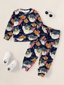 TOM & JERRY X SHEIN طقم كنزة رياضية بأكمام طويلة مطبوعة برسومات كرتونية وسروال ضيق للأولاد الصغار - أبيض - مشاهدة 1