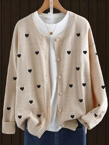 GlowEve CURVE Cardigan Rajut Leher Bulat Bordir Hati Hitam di Seluruh Permukaan Warna Aprikot Muda untuk Wanita Ukuran Plus, Longgar, Bahu Jatuh, Lengan Panjang, Kancing Tunggal, Lembut, Ramah Kulit, Hem Bergaris, Melangsingkan, Menyanjung, Serbaguna untuk Musim Semi dan Gugur, Jaket Sweater untuk Perjalanan Sehari-hari - Khaki - View 1
