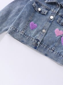 SHEIN 秋冬女童熱銷清新愛心與草莓刺繡粉紫配色甜美時尚淺藍水洗牛仔兩件套：短款牛仔外套 + 寬鬆直筒寬腿牛仔褲，適合日常穿著與聚會 - 藍色 - 查看 5