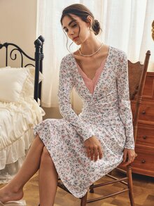 Côtesoire Mature Elegant French Noble Charm Intellectual Lace Patchwork Ruched Fitted Romantic Ditsy Floral Women's Nightgown - White - View 2