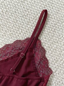 IslaSuriya 女款夏季休閒度假風對比蕾絲修身細肩帶背心 - 酒紅色 - 查看 5