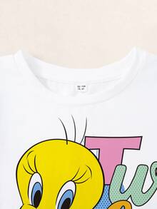 LOONEY TUNES X SHEIN تي شيرت كاجوال برقبة دائرية وأكمام قصيرة بطبعة كرتونية وحروف للفتاة الصغيرة - أبيض - مشاهدة 3